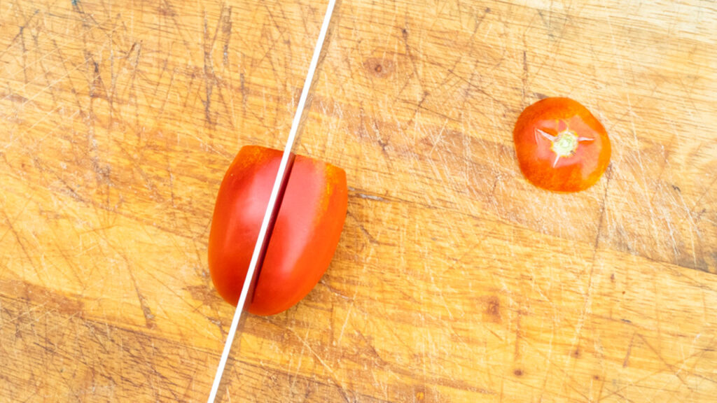 Cutting tomatoes